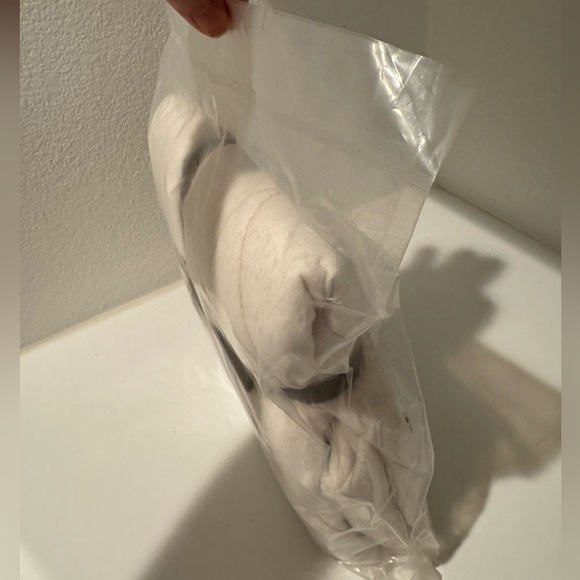 Anthropologie Soft cable Knit Pillow Cover in Cream - Picture 3 of 13